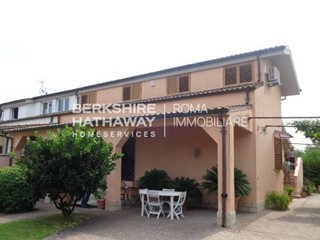 Villa in Vendita a Roma, 480'000&euro;, 200 m²