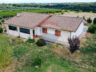 Villa in Vendita a Orsogna, 250'000&euro;, 120 m², con Box