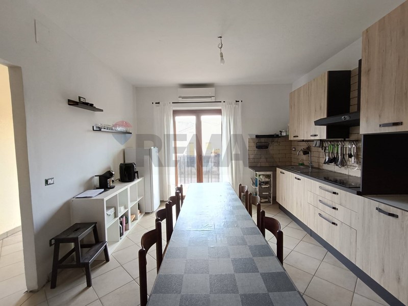 Appartamento in Vendita a Sant'Eusanio del Sangro, 126'000&euro;, 165 m²