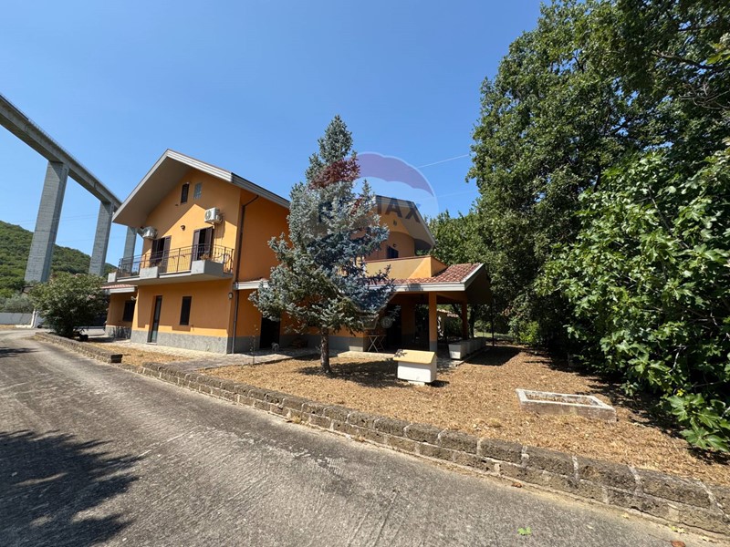 Casa Indipendente in Vendita a Villa Santa Maria, 210'000&euro;, 251 m²