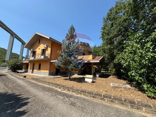 Casa Indipendente in Vendita a Villa Santa Maria, 280'000&euro;, 251 m²