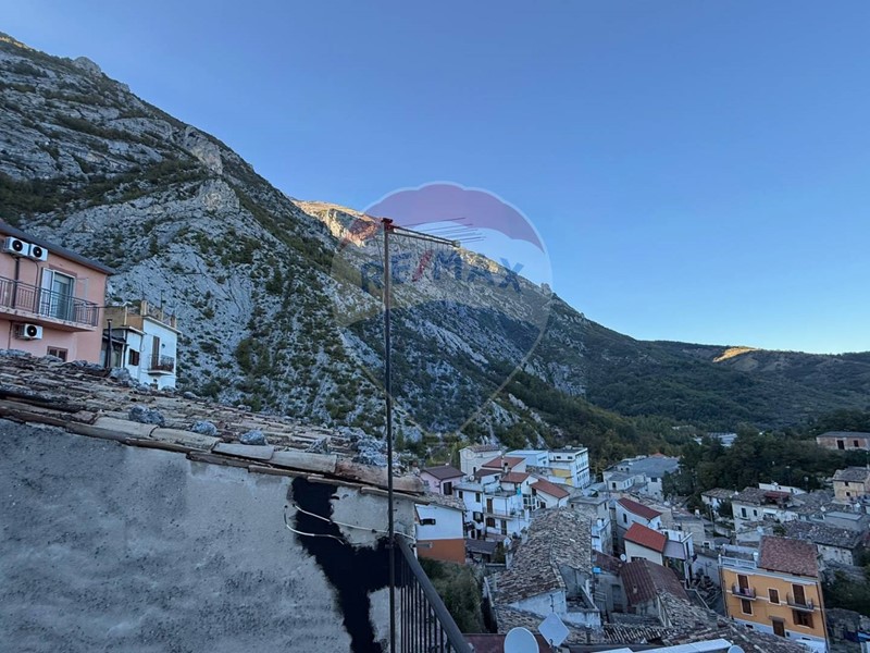 Casa Semi Indipendente in Vendita a Fara San Martino, 25'000&euro;, 230 m²