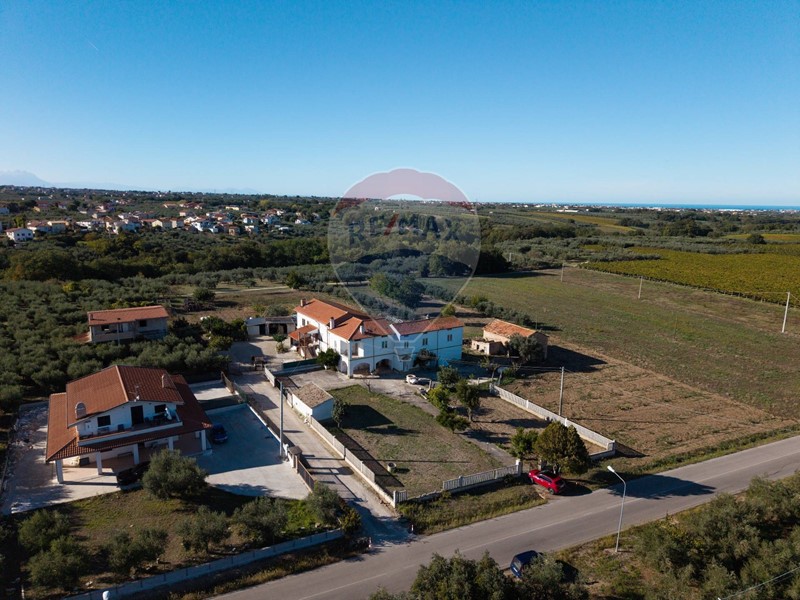 Casa Semi Indipendente in Vendita a Fossacesia, 150'000&euro;, 389 m²