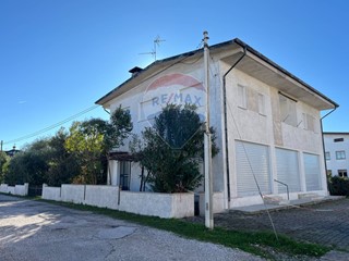 Casa Indipendente in Vendita a Pasian di Prato, 310'000&euro;, 335 m²