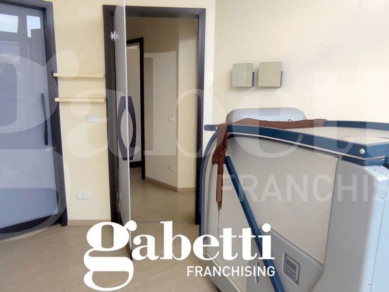Negozio in Affitto a Macerata, 500€, 70 m²