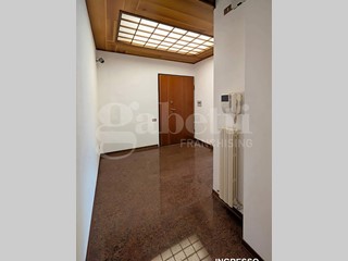 Appartamento in Affitto a Macerata, 850€, 140 m²