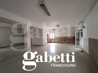 Ufficio in Vendita a Montefortino, 75'000€, 152 m²