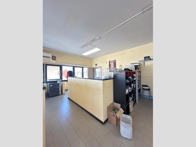 Laboratorio in Affitto a Arezzo, 1'500€, 284 m²