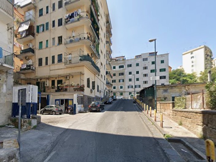 Negozio in Vendita a Napoli, 750'000&euro;, 350 m²