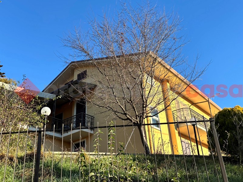 Casa Indipendente in Vendita a Torre Cajetani, 210'000€, 300 m², arredato