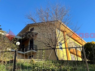 Casa Indipendente in Vendita a Torre Cajetani, 210'000€, 300 m², arredato