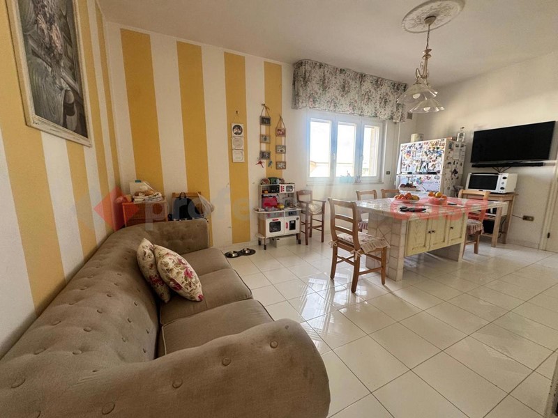 Quadrilocale in Vendita a Pulsano, 135'000&euro;, 145 m²
