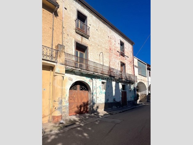 Casa Indipendente in Vendita a Calvi Risorta, 105'000&euro;, 450 m²