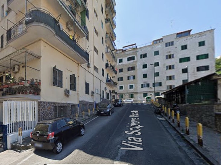 Negozio in Vendita a Napoli, 750'000&euro;, 350 m²