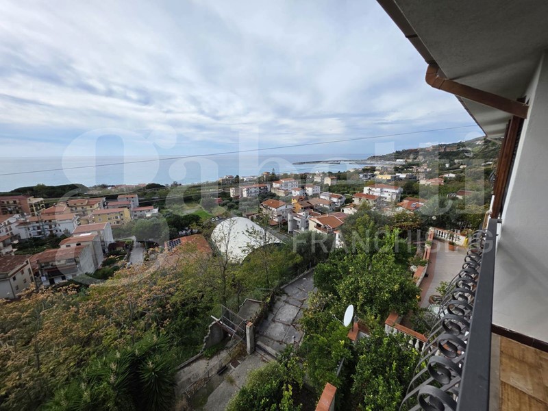 Villa in Vendita a Cetraro, 580'000€, 300 m²