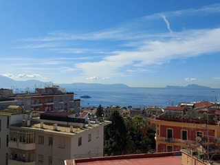 Appartamento in Affitto a Napoli, 2'200€, 180 m²