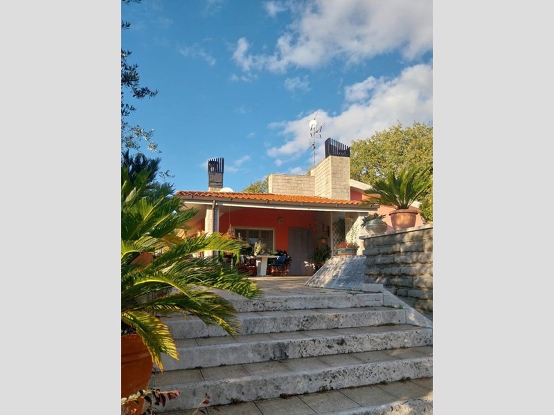 Villa in Vendita a Giove, 390'000&euro;, 200 m², arredato, con Box