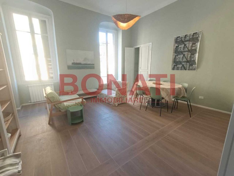 Appartamento in Affitto a La Spezia, 1'050€, 119 m²