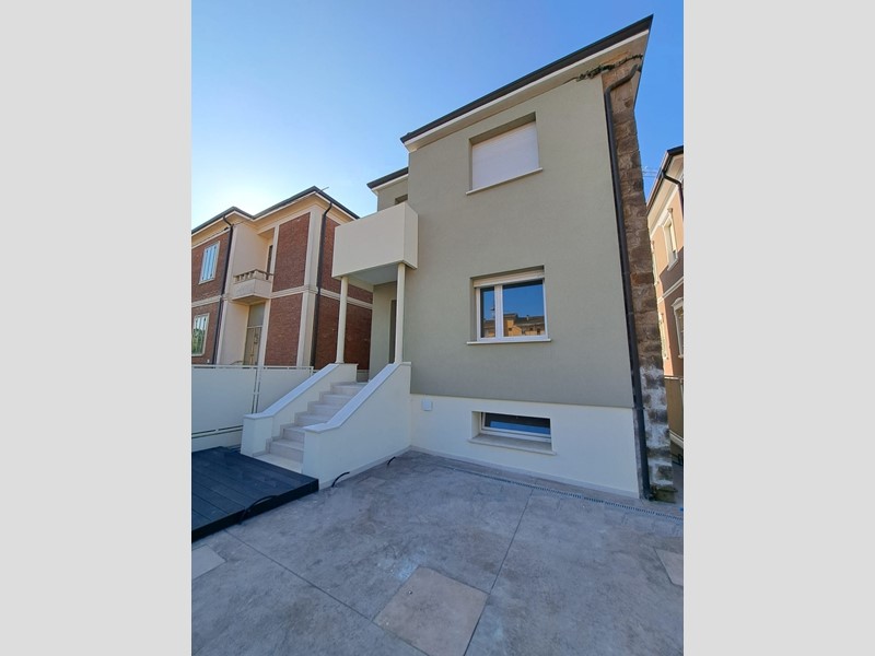 Villa in Vendita a Rovigo, 445'000€, 182 m²