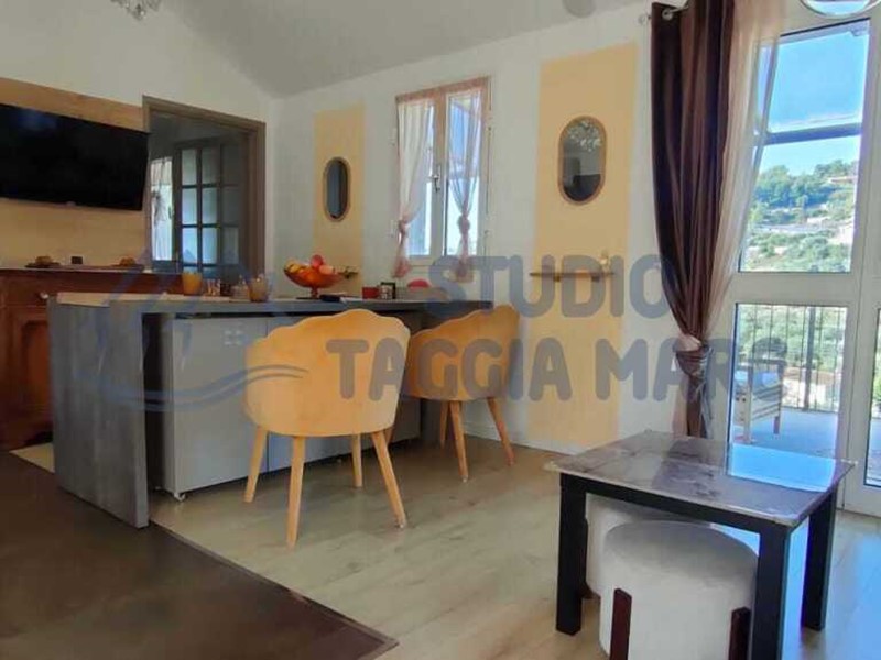 Trilocale in Vendita a Imperia, zona Caramagna Ligure, 209'000€, 102 m², arredato
