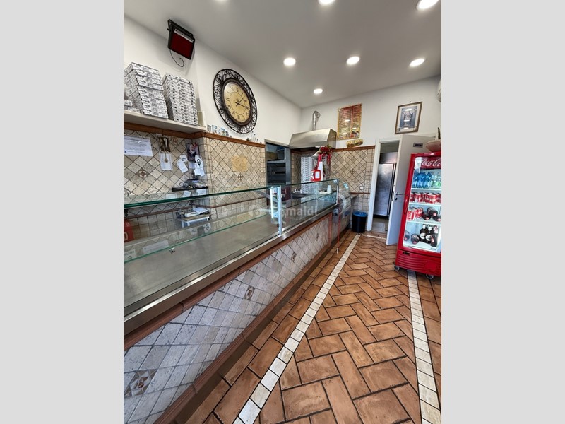 Immobile commerciale in Vendita a Nettuno, 119'000&euro;, 60 m²