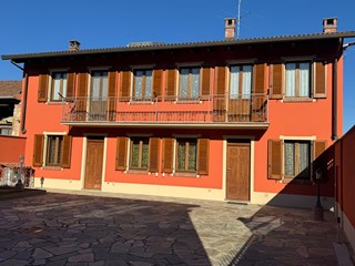 Casa Indipendente in Vendita a Frassineto Po, 220'000€, 194 m²