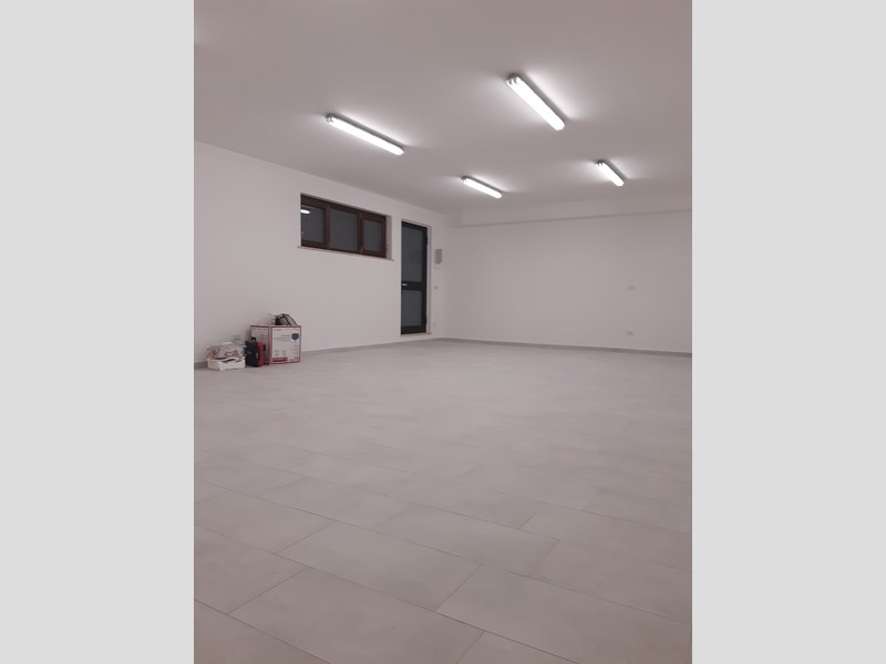 Ufficio in Affitto a Ciampino, zona Ciampino, 500€, 68 m²