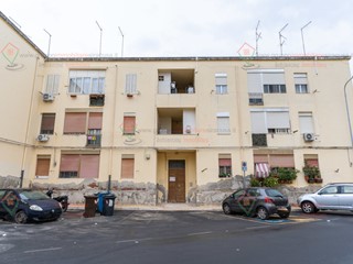 Bilocale in Vendita a Siracusa, zona Tisia Tica Zecchino, 45'000€, 79 m²