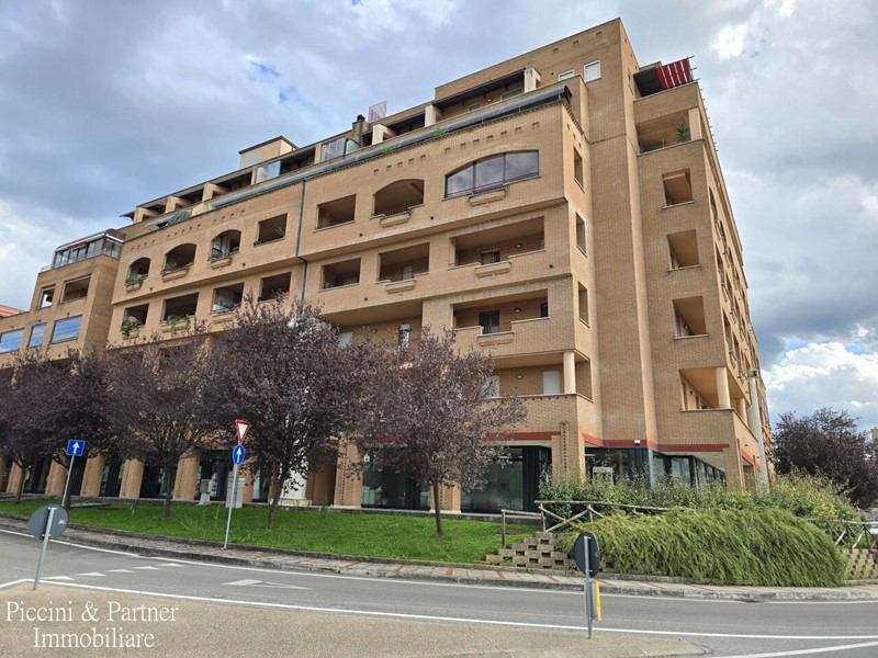 Immobile commerciale in Vendita a Bastia Umbra, 140'000€, 71 m²