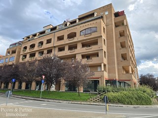 Immobile commerciale in Vendita a Bastia Umbra, 140'000€, 71 m²