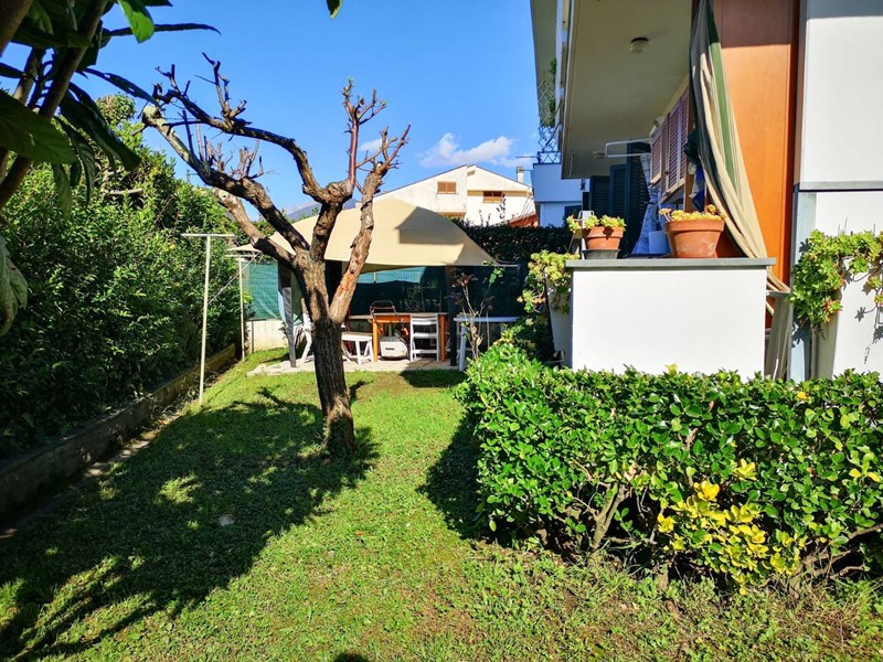 Quadrilocale in Vendita a Massa, zona Marina di Massa, 270'000€, 80 m²