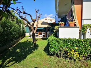 Quadrilocale in Vendita a Massa, zona Marina di Massa, 270'000€, 80 m²
