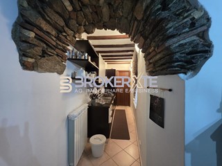 Trilocale in Vendita a Carrara, zona Bedizzano, 99'000&euro;, 60 m², arredato