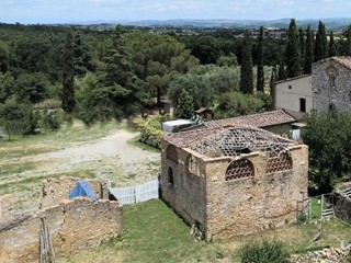 Casa di corte in Vendita a Colle di Val D'Elsa, 150'000&euro;, 140 m²