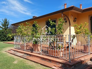 Villa in Vendita a Massa, 890'000&euro;, 380 m², arredato
