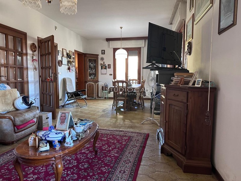 Villa bifamiliare in Vendita a Cascina, zona San Frediano a Settimo, 230'000&euro;, 120 m², con Box