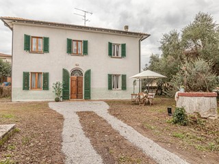 Villa in Vendita a Santa Croce sull'Arno, zona Staffoli, 179'000&euro;, 230 m²