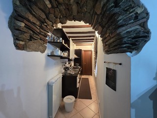 Attico in Vendita a Carrara, zona Bedizzano, 99'000&euro;, 60 m², arredato