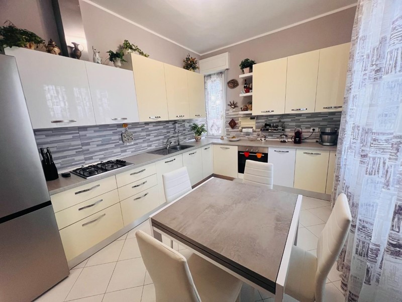 Appartamento in Vendita a Castagneto Carducci, zona Donoratico, 279'000€, 120 m², arredato, con Box