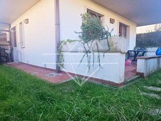 Trilocale in Affitto a Montignoso, zona Cinquale, 1'100&euro;, 75 m², arredato