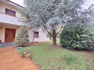 Villa bifamiliare in Vendita a Cascina, zona San Frediano a Settimo, 450'000&euro;, 250 m²