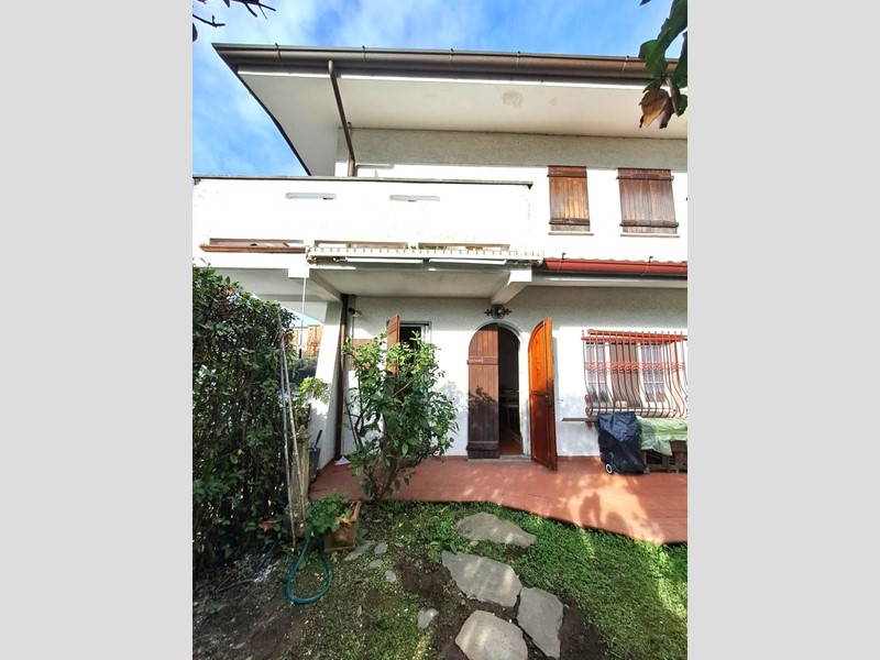 Villetta a schiera in Vendita a Massa, zona Marina di Massa, 285'000&euro;, 80 m²