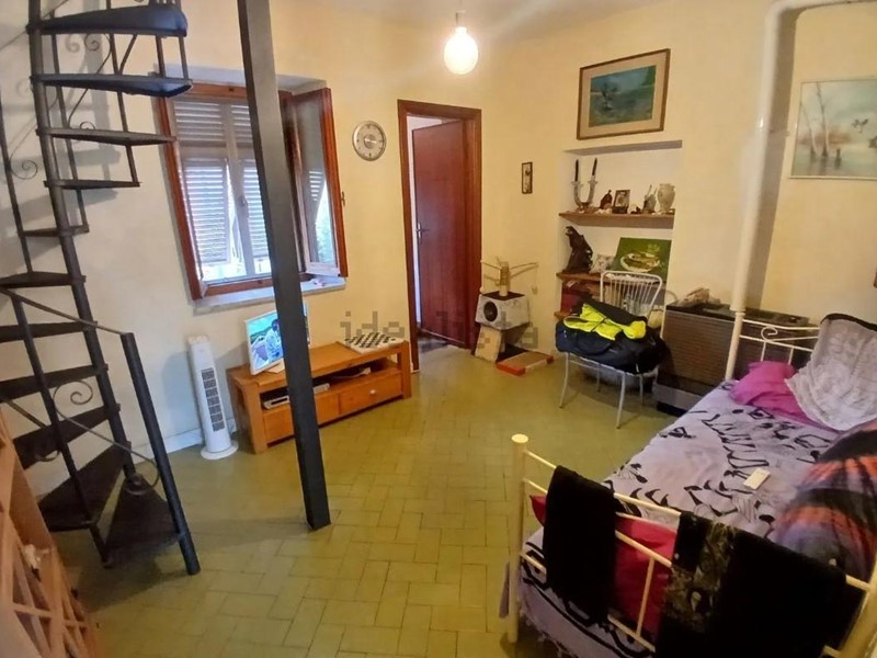 Casa Indipendente in Vendita a Carrara, zona Avenza, 140'000&euro;, 120 m²