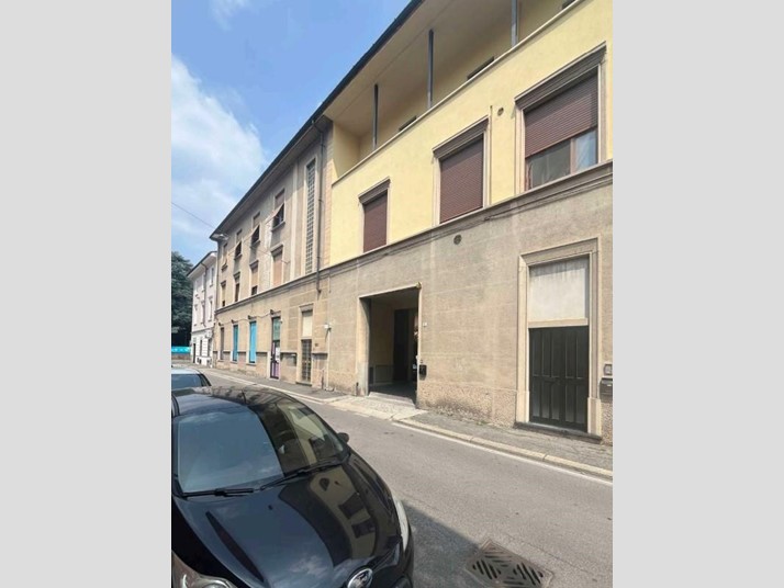 Magazzino in Vendita a Seregno, 45'600&euro;, 76 m²