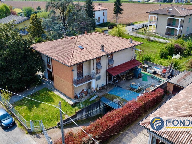 Villa in Vendita a Castelli Calepio, 265'000€, 295 m²