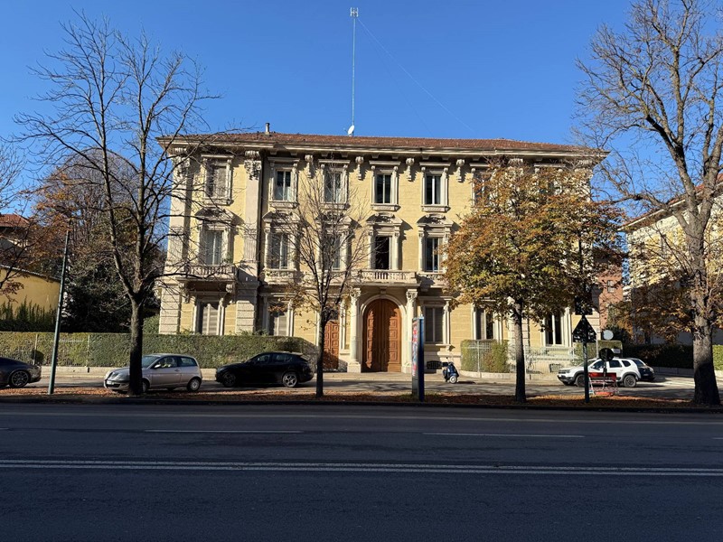 Appartamento in Affitto a Torino, 2'750€, 150 m²