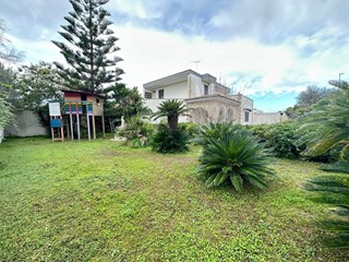 Villa in Vendita a Lecce, 275'000€, 225 m²