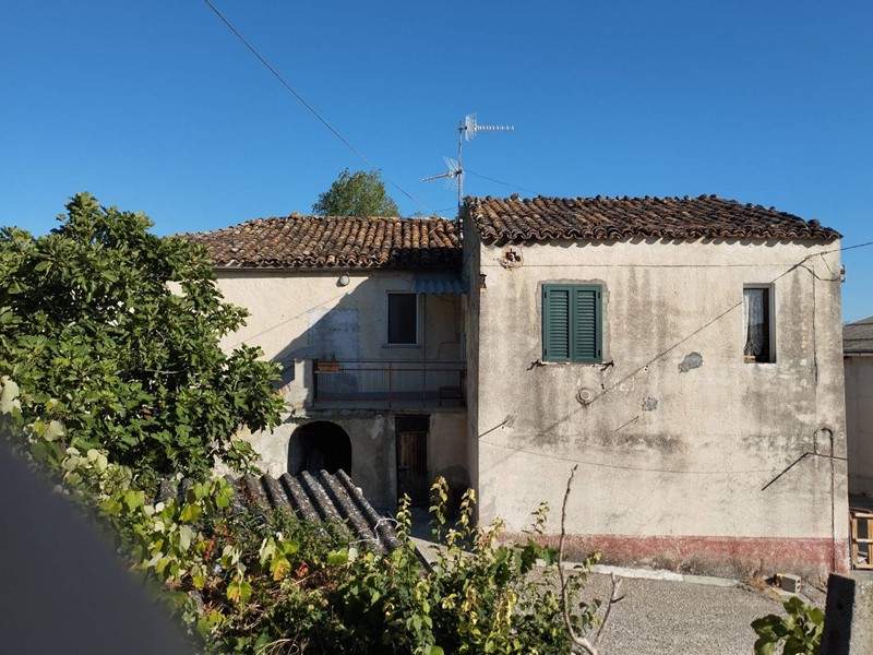 Casa Indipendente in Vendita a Teramo, 35'000&euro;, 80 m²