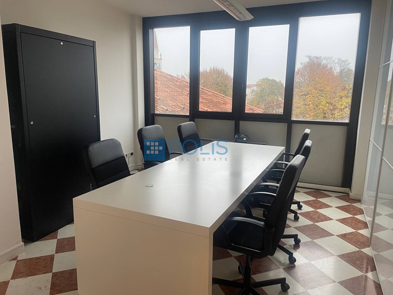Ufficio in Affitto a Padova, 1'250€, 140 m²