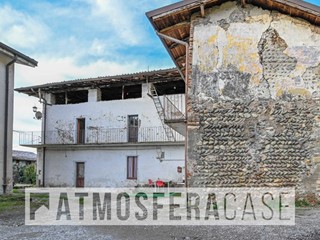 Casa Indipendente in Vendita a Scanzorosciate, 139'000€, 250 m²